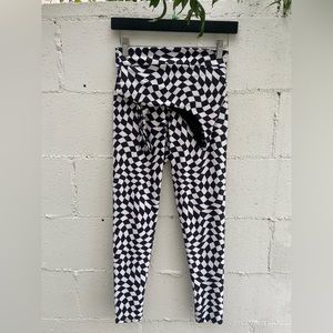NWOT:Onzie High Rise Legging+Ride Bra set, Black/White Checkered print Size S/M